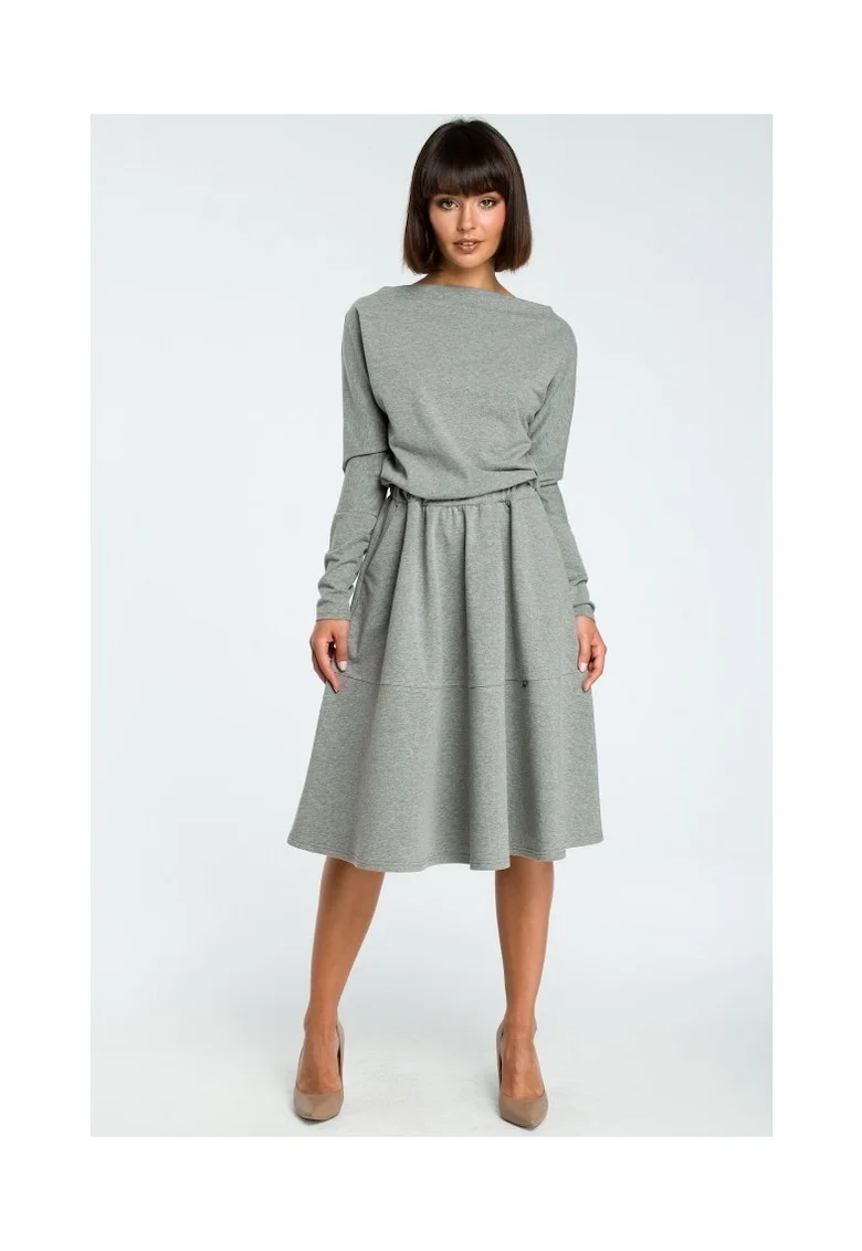 Rochie evazata cu maneci lungi,
