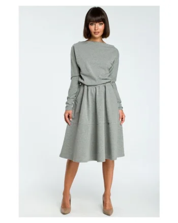 Rochie evazata cu maneci lungi,