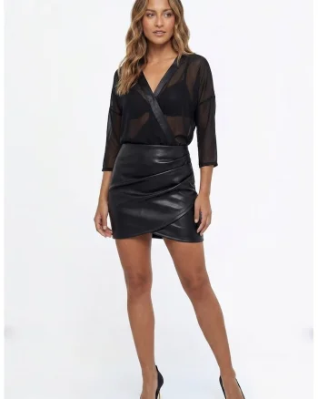 Bluza eleganta cu decolteu petrecut, maneca lunga, croiala regular, lungime standard, cu capse - M1364, Negru