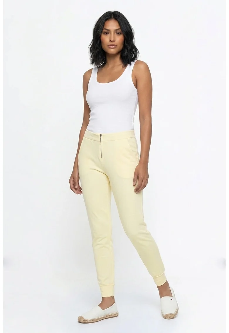Pantaloni jogger de dama, croiala mulata, lungime standard, cu buzunare si inchidere cu fermoar - M1367, Galben