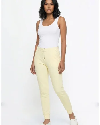 Pantaloni jogger de dama, croiala mulata, lungime standard, cu buzunare si inchidere cu fermoar - M1367, Galben