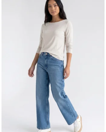 Bluza de dama casual cu decolteu decupat la spate, maneca lunga, croiala regular, lungime standard, din vascoza - M1371, Bej