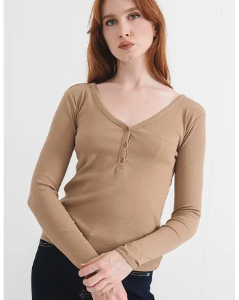 Bluza cu decolteu in V si fenta cu nasturi, Maro camel