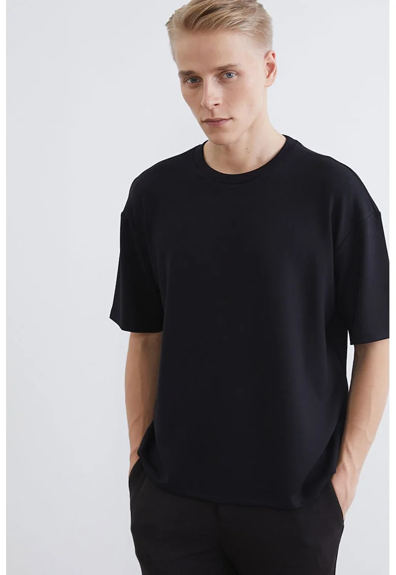 Tricou uni cu maneci cazute, Negru