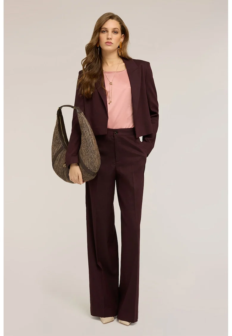 Pantaloni cu croiala ampla si pense, Maro cognac