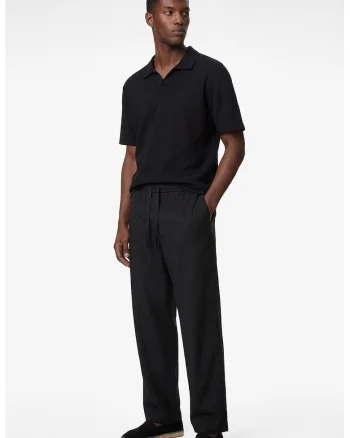 Tricou regular fit cu guler polo si decupaj in V, Negru