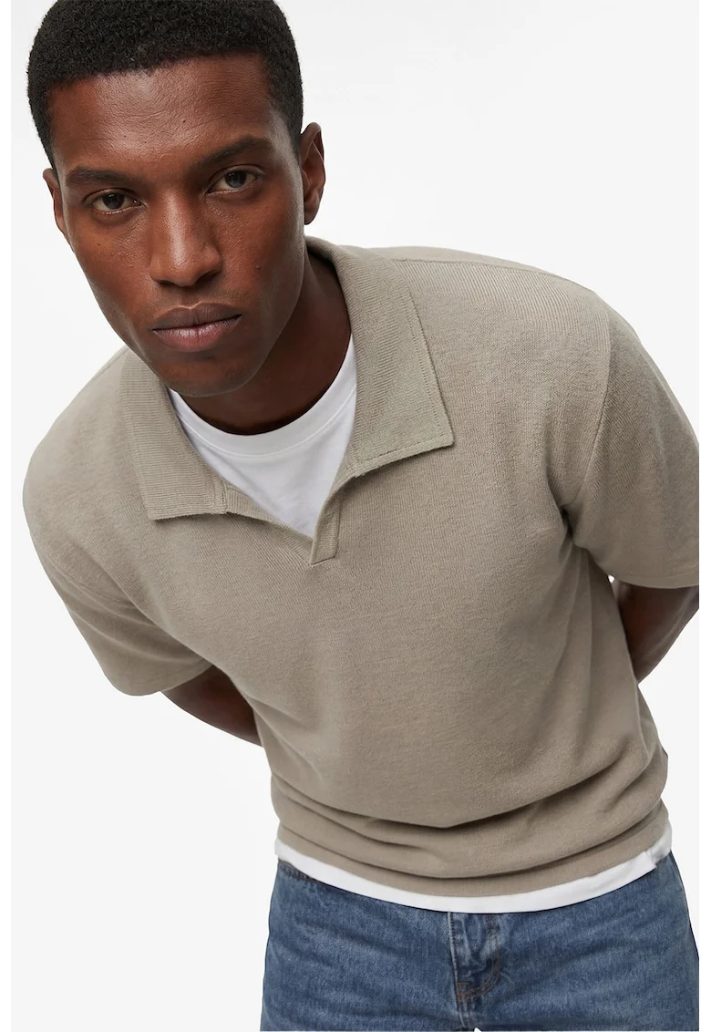 Tricou regular fit cu guler polo si decupaj in V, Verde pal