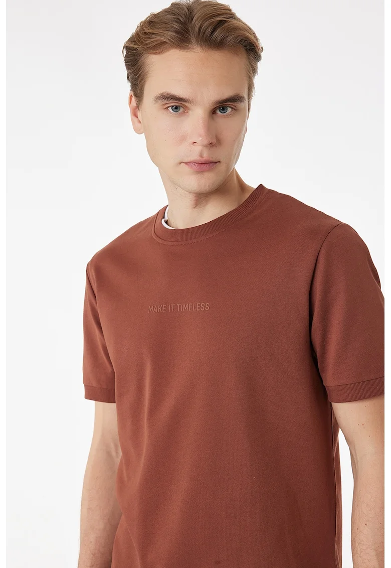 Tricou regular fit cu decolteu la baza gatului, Caramiziu