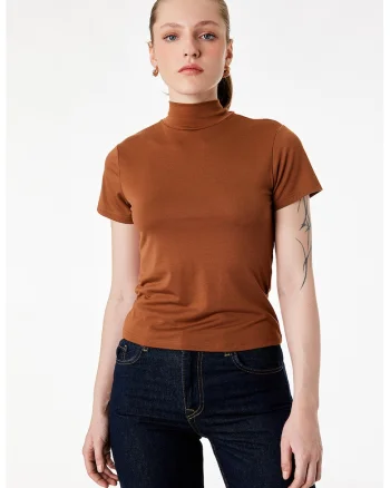 Tricou slim fit cu guler inalt, Caramiziu