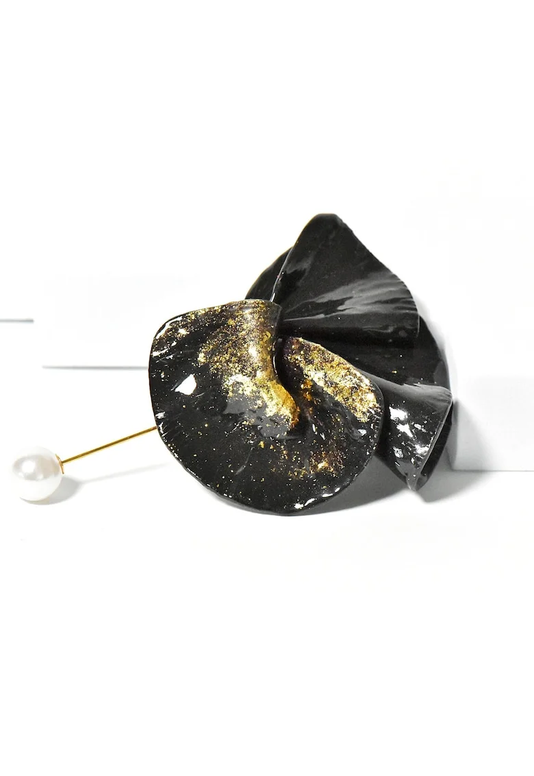 Brosa Dalia 6, Auriu/Negru