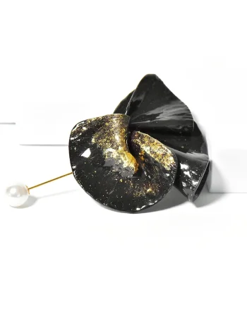 Brosa Dalia 6, Auriu/Negru