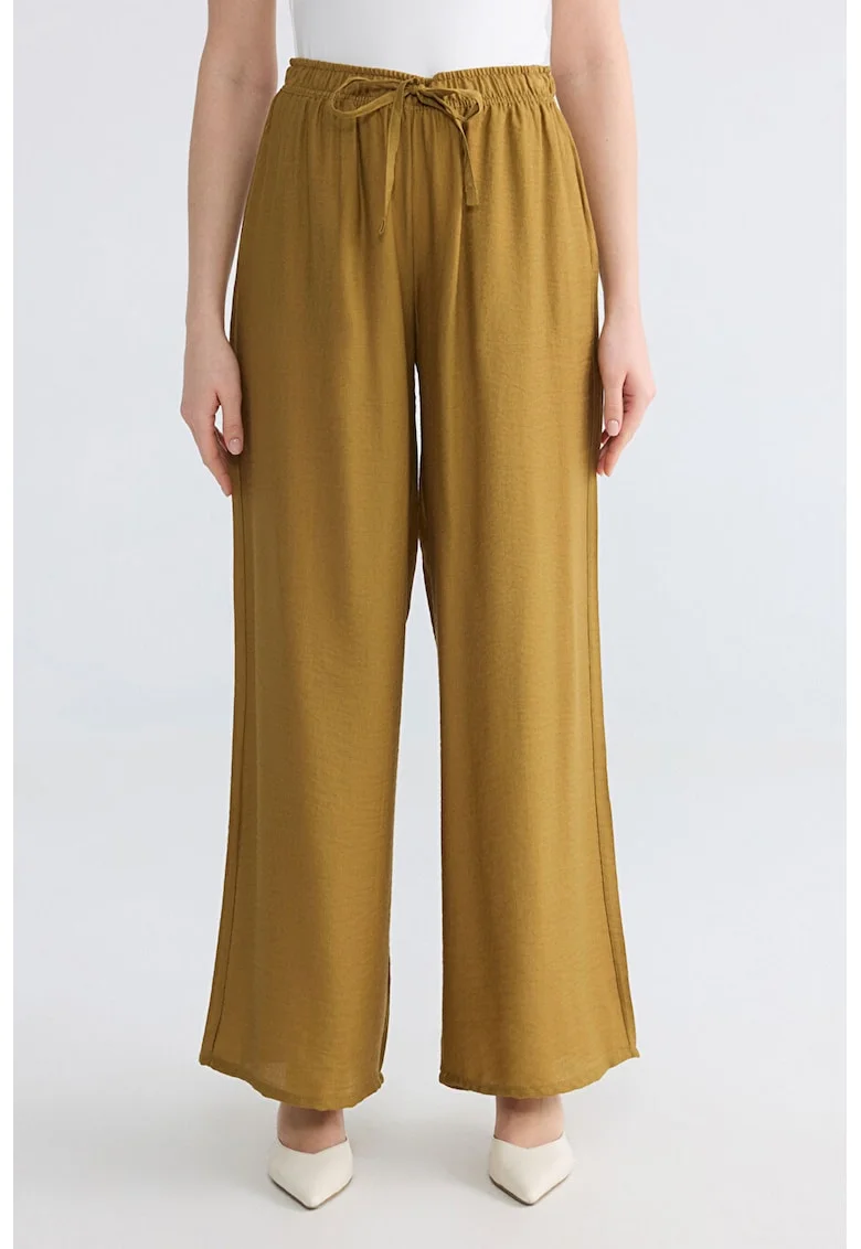 Pantaloni drepti cu model uni, Maro