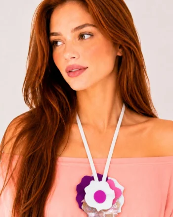 Colier multicolor din piele naturala, cu trandafir lucrat manual ,nuante fuchsia ,somon ,piele imprimata cu reflexii