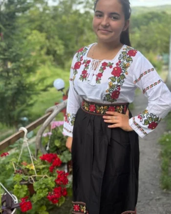 Costum Traditional IE si Fusta