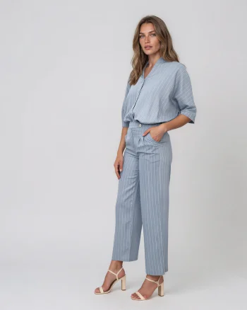 Pantaloni largi din vâscoză și in cu dungi și talie elastică bleu - Unica S-L