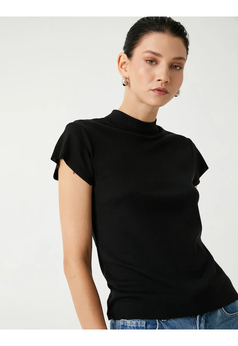 Tricou cu model uni si maneci cu volane