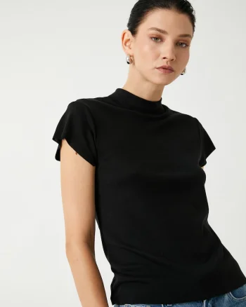 Tricou cu model uni si maneci cu volane