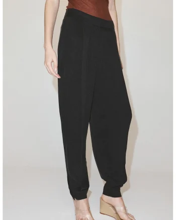 Pantaloni baggy, Negru
