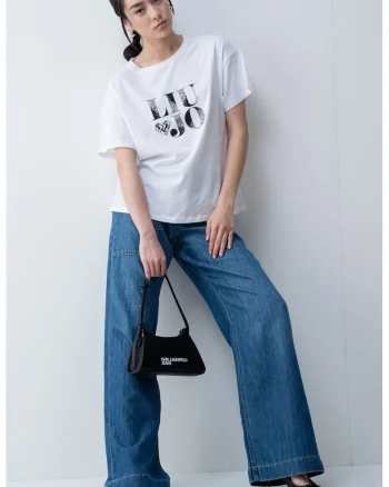 Tricou cu decolteu la baza gatului si aplicatii din strasuri