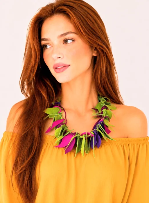 Colier handmade din piele naturala,nuante mov ,olive, fuchsia