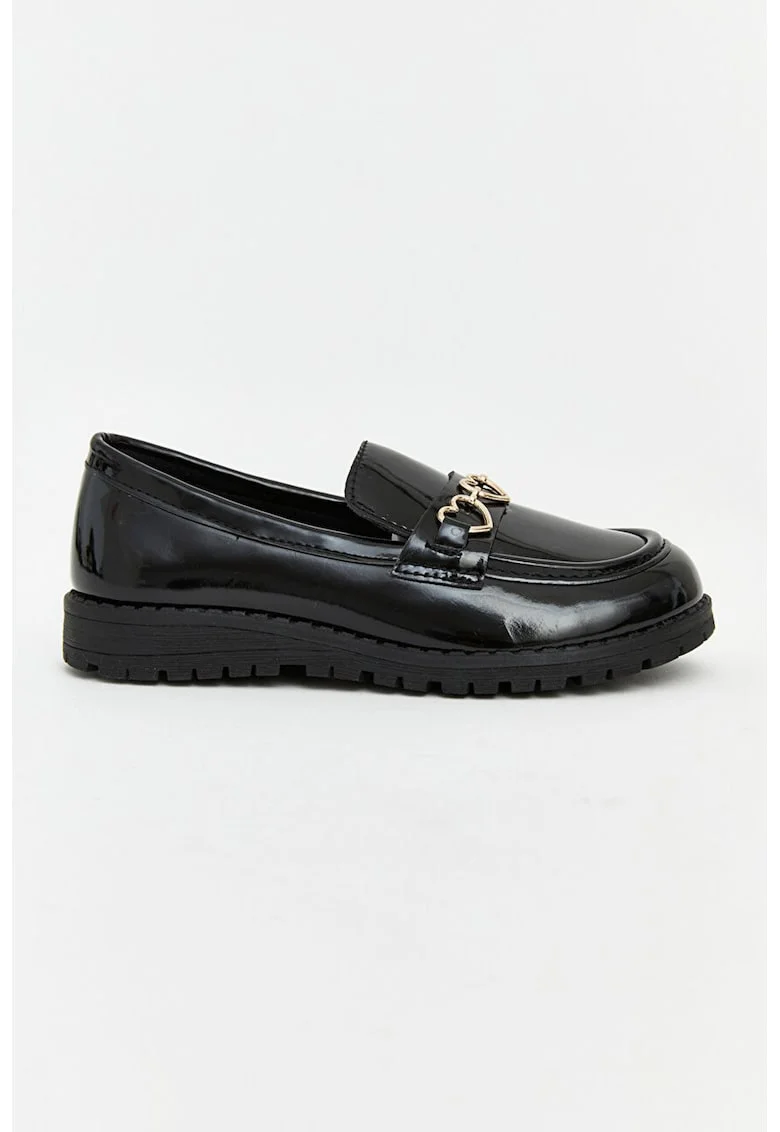 Pantofi loafer din piele ecologica cu aspect lacuit si aplicatii metalice in forma de inimi, Negru