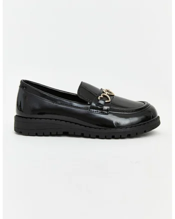 Pantofi loafer din piele ecologica cu aspect lacuit si aplicatii metalice in forma de inimi, Negru