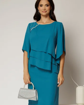 Rochie midi turcoaz de ocazie cu croi drept si perle la decolteu