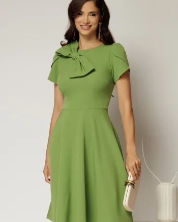 Rochie scurta verde fistic cu croi clos si funda ampla