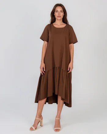 Rochie lungă cu volan, buzunare și nasturi decorativi pe spate maro - Unica S-L