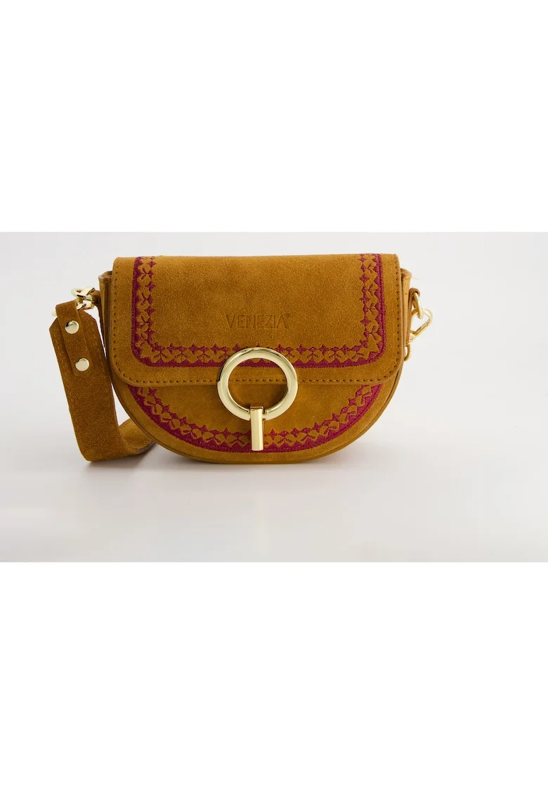 Geanta crossbody  piele intoarsa, maro, dimensiuni 14x20x5cm, cu curea detasabila, compartimente interioare si exterioare.
