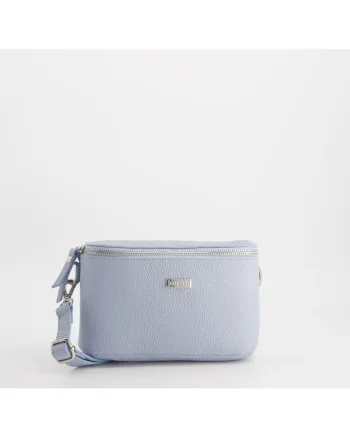 Geanta crossbody  piele naturala, albastra, dimensiuni 25x13x5cm, cu elemente metalice argintii.