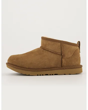 Ghete slip-on rezistente la apa din piele intoarsa Classic Ultra Mini, Galben inchis