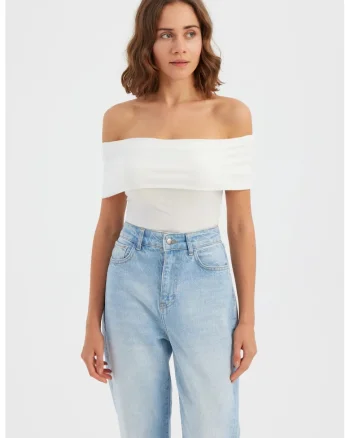 Top scurt,  bodycon, umeri goi, alb, bumbac