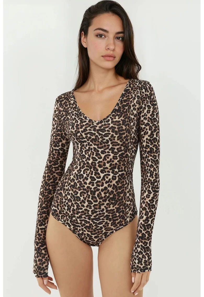 Body mulat,  jerseu, decolteu in V, imprimeu leopard, maro/negru