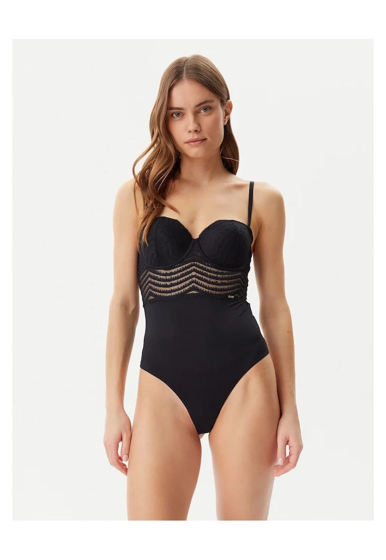 Body, dama,  negru