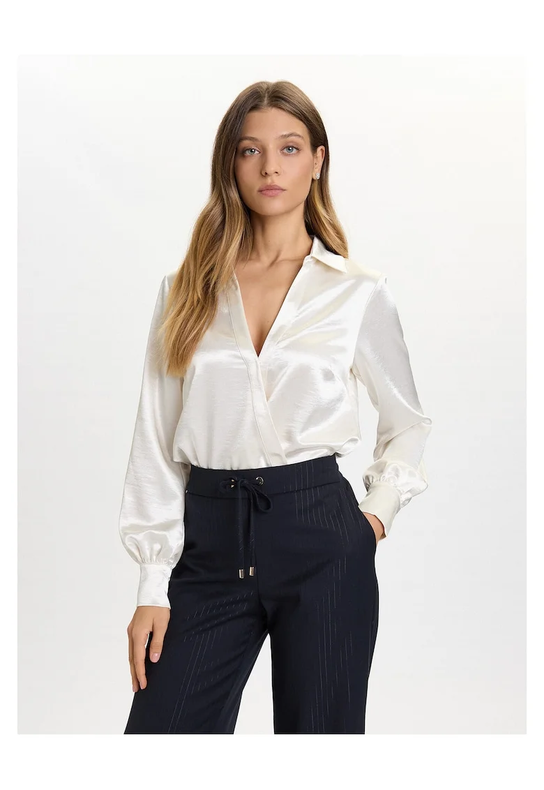 Body de dama  ecru, fabricat din material de calitate, cu maneci lungi