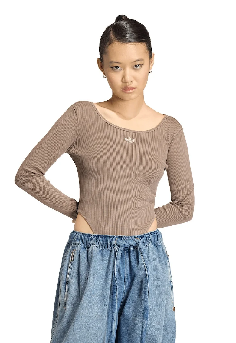 Body slim fit cu stritatii si decolteu barcuta, Maro camel
