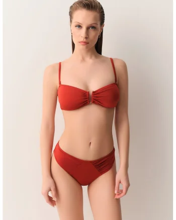 Slip hipster, Rosu corai