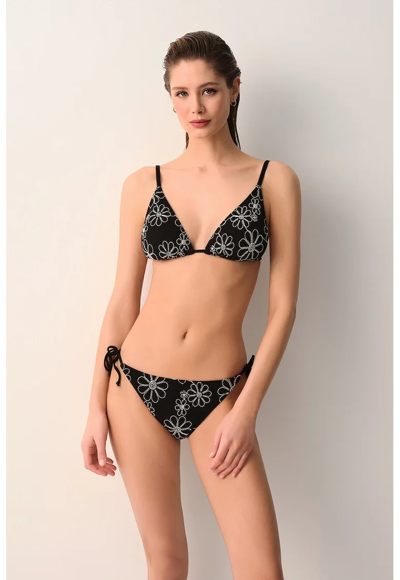 Sutien de baie cu cupe triunghiulare si imprimeu floral, Alb/Negru