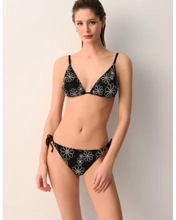Sutien de baie cu cupe triunghiulare si imprimeu floral, Alb/Negru