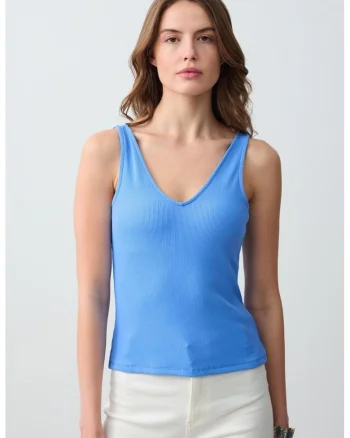 Top slim fit cu decolteu in V