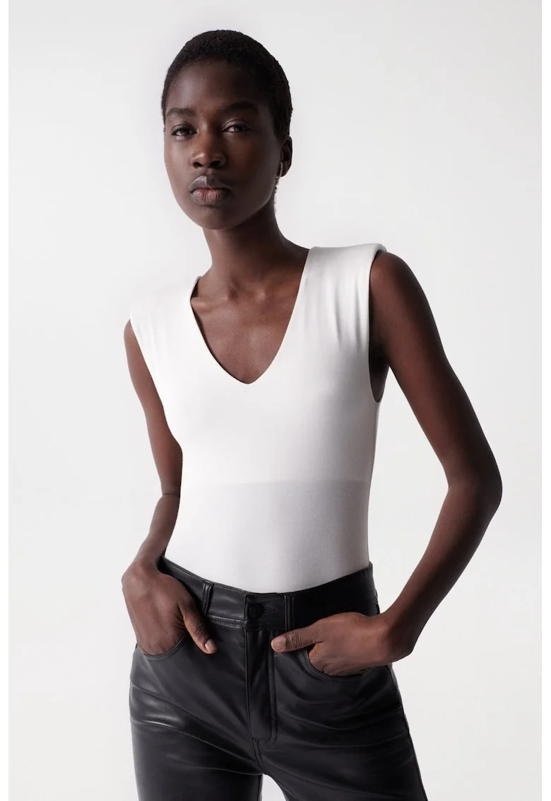 Body slim fit cu decolteu in V