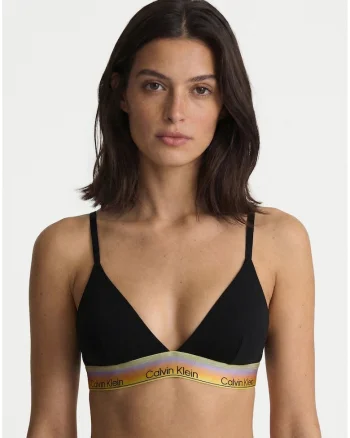 Sutien de baie cu cupe triunghiulare,