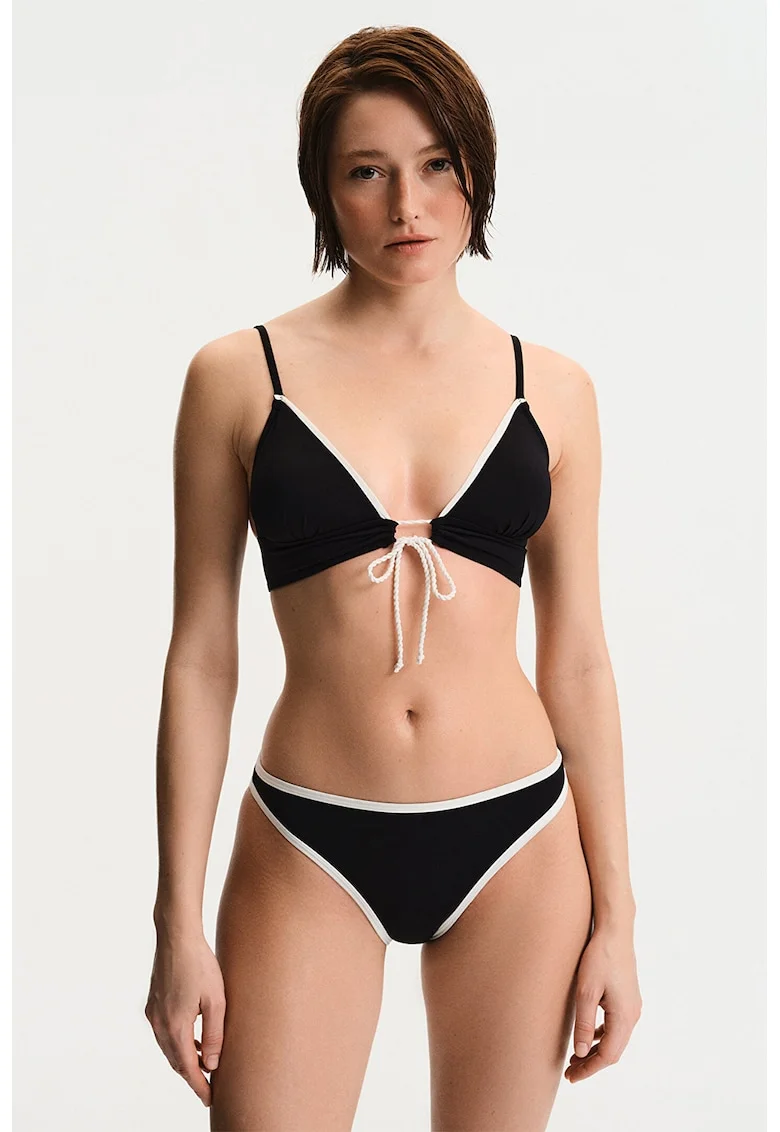 Sutien cu cupe triunghiulare, Negru