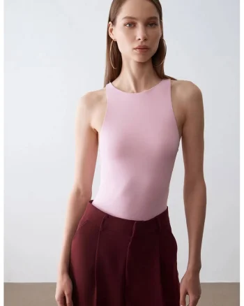 Body  slim-fit, guler halter, roz pudrat, 93% nailon, 7% elastan