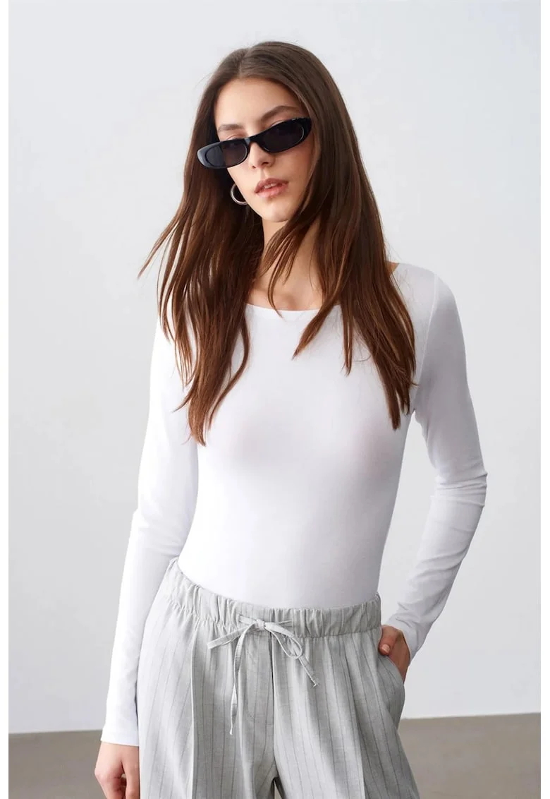 Body  slim fit, alb, maneca lunga, elastic, 47% modal, 46% bumbac, 7% elastan