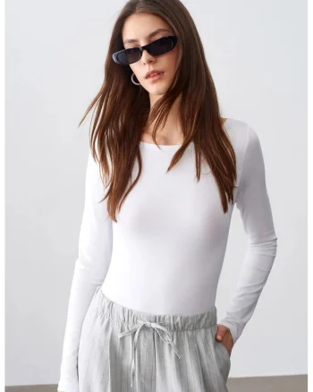 Body  slim fit, alb, maneca lunga, elastic, 47% modal, 46% bumbac, 7% elastan