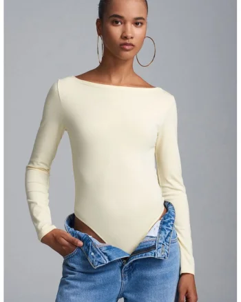 Body  slim fit, crem natural, maneca lunga, elastic, 47% modal, 46% bumbac, 7% elastan