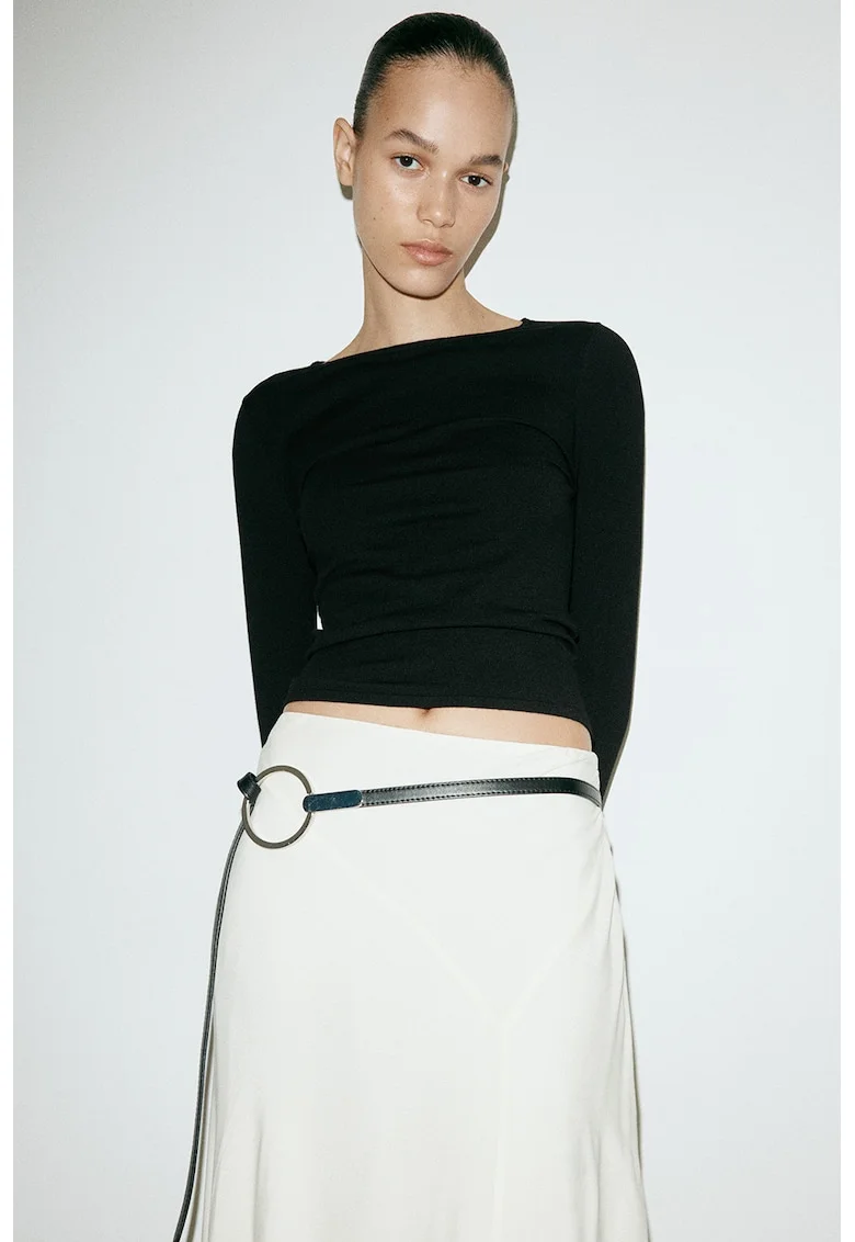 Pulover slim fit cu decolteu barcuta, Negru