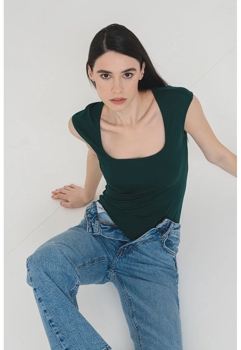 Body cu decolteu patrat, Verde padure